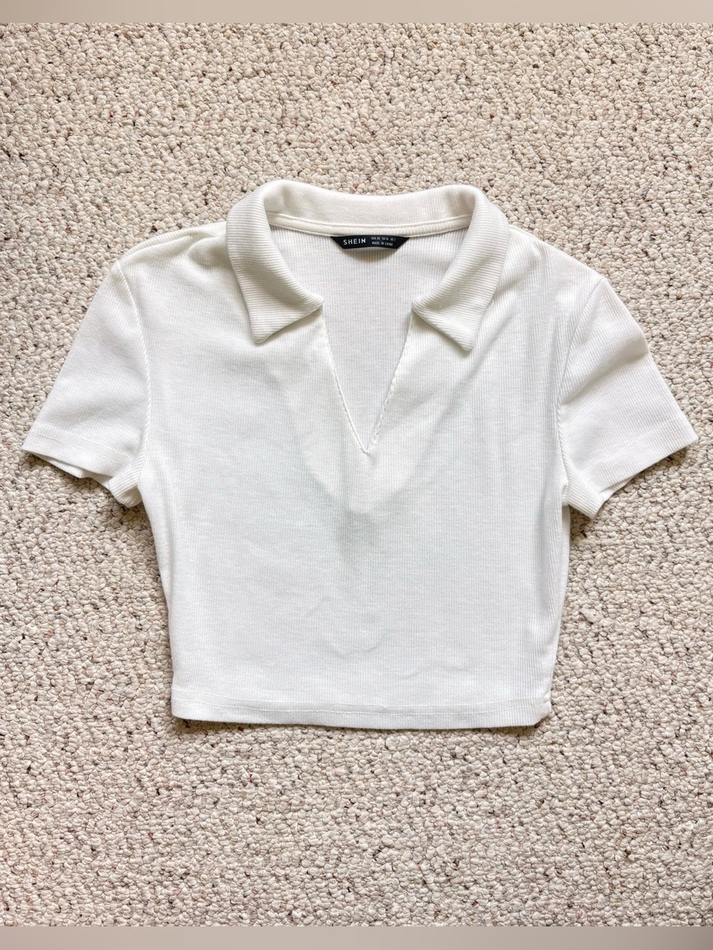 White Collared V‑Neck Short Sleeve Crop Top